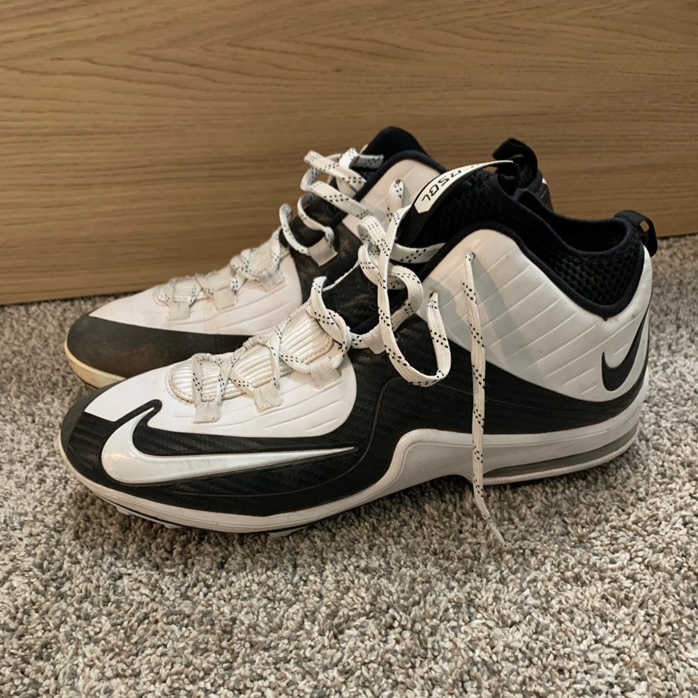 Mens Nike AirMax MVP Elite cleats.